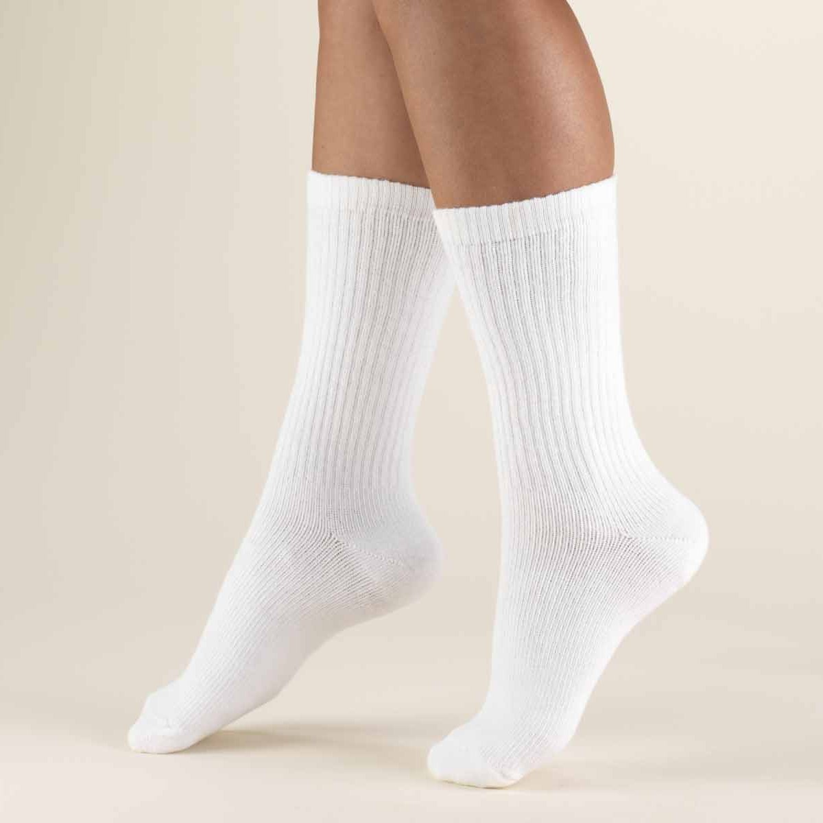 Women Crew Socks Shoe Size 6 to 8 in Black and White – Bulk Wholesale Packs