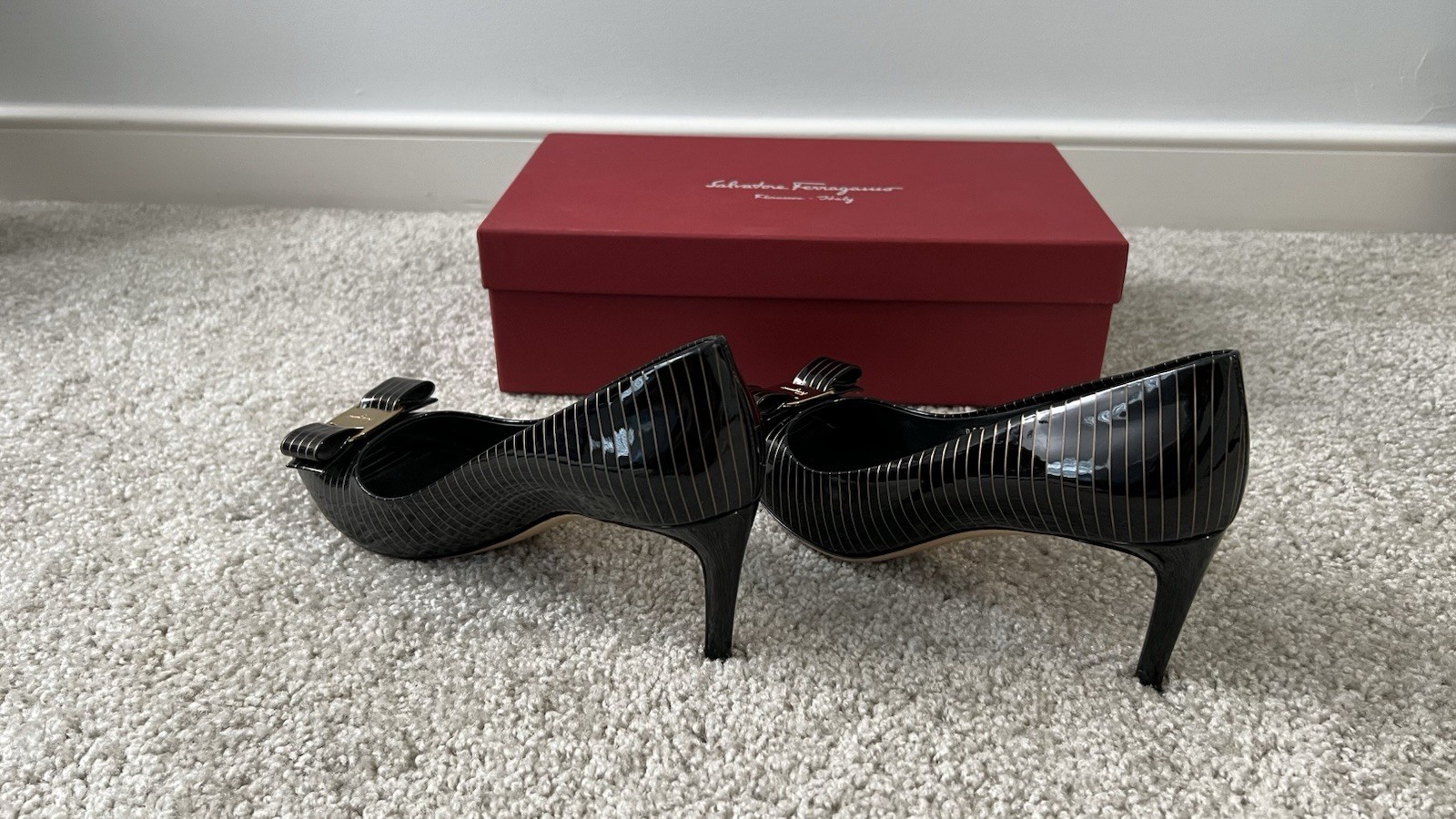 Salvatore Ferragamo Italy Black Patent Leather Pola Gold Striped 7cm ShoesSize 8