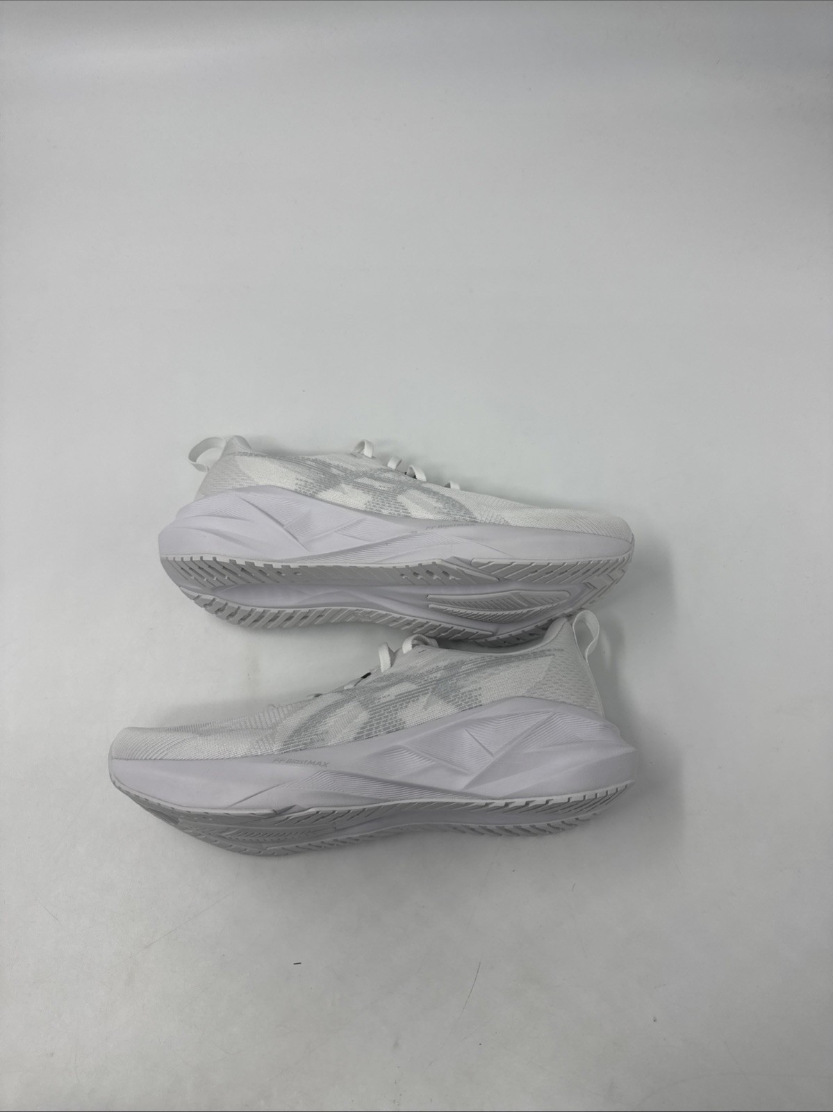 ASICS NOVABLAST 5 White/Piedmont Grey 1011B974-100 Men’s Sizes 8.5-13