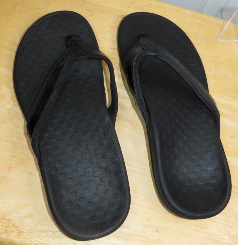 Vionic Womens Tide Orthotic Flip Flops Black Patent Thong Sandals Size 9