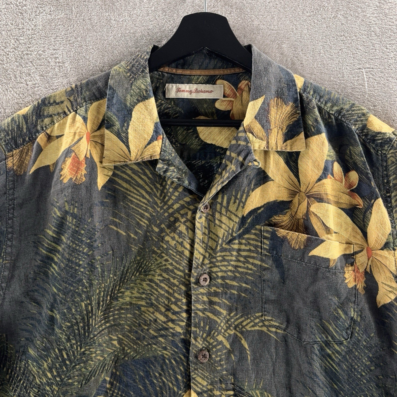 Tommy Bahama Camp Shirt Mens Size Large Multicolor Floral Linen Button Down