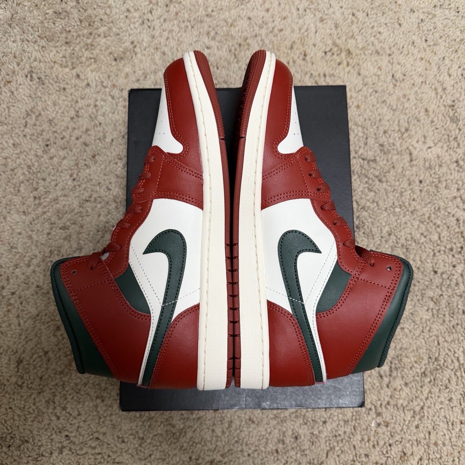 New Nike Men’s Size 10 Air Jordan 1 Mid (DQ8426 105) Sneaker Damaged Box
