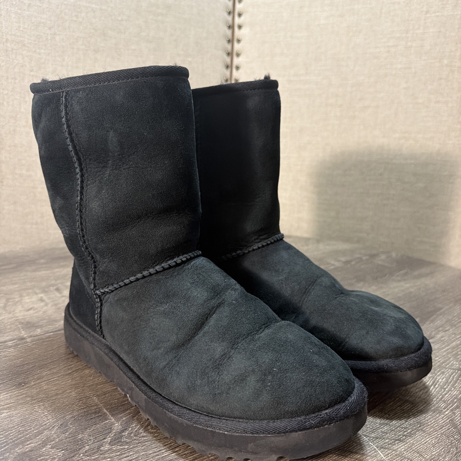 UGG Women’s Classic Short II Shearling size 10 Boots – Black