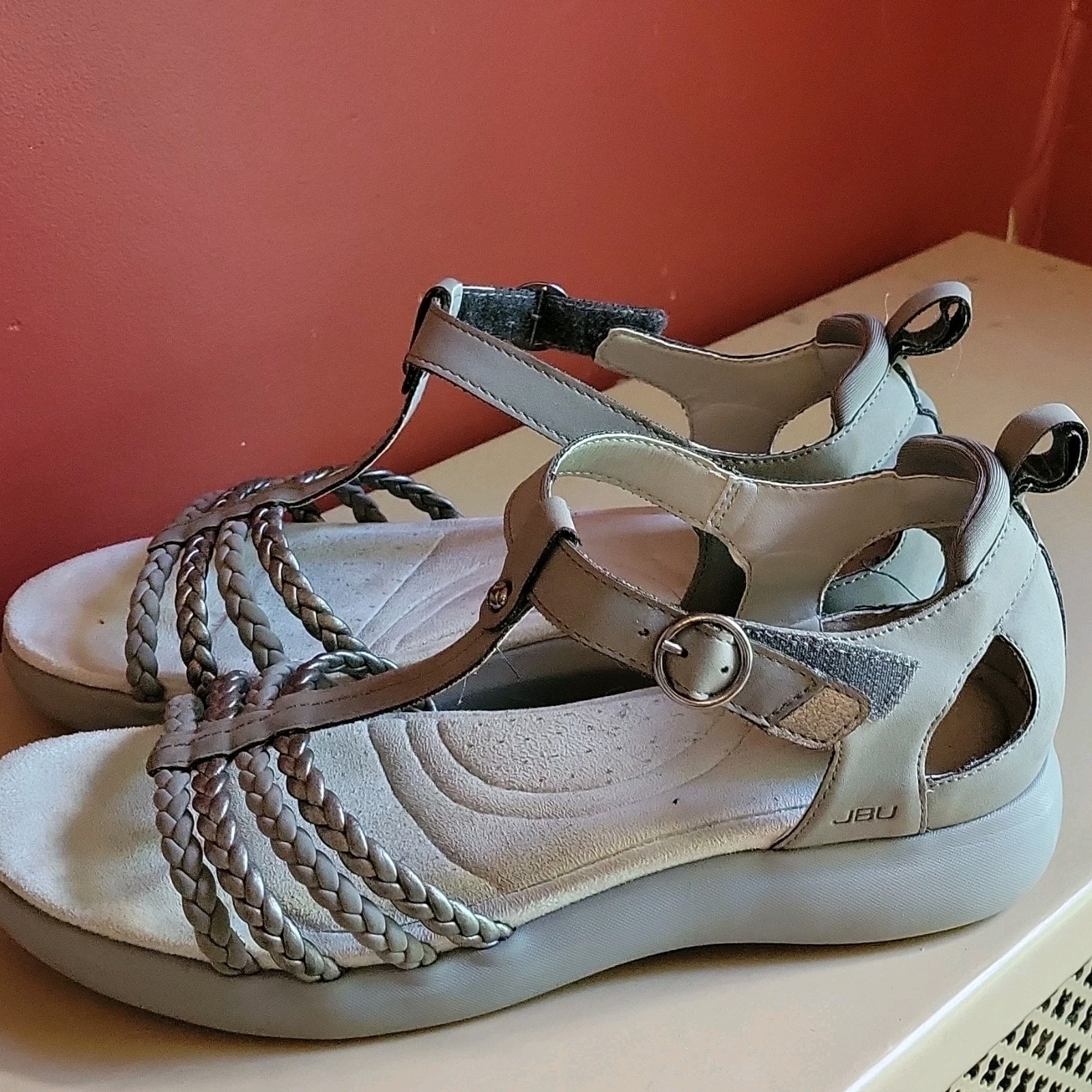 Women’s Size 9 Sandal Gray With Braid Detail Unknown Brand