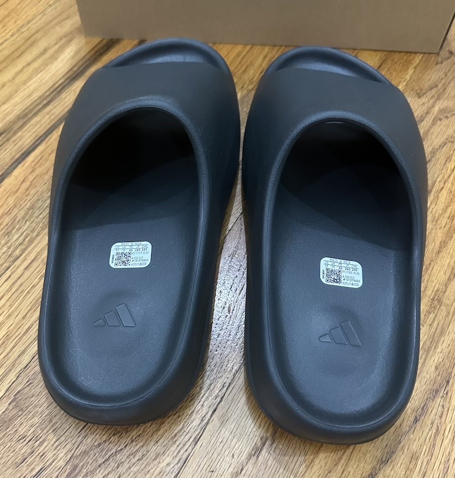 adidas Yeezy Slide Dark “Onyx” ID5103 Black Slides Men’s 11