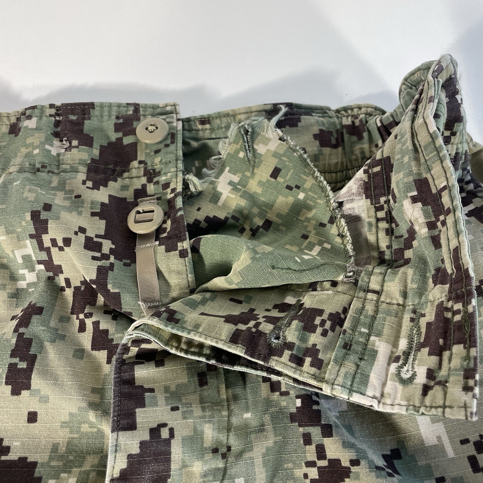 US Navy NWU Working Uniform Type III Pant Men’s 33 Short Green Digi Camo Ripstop