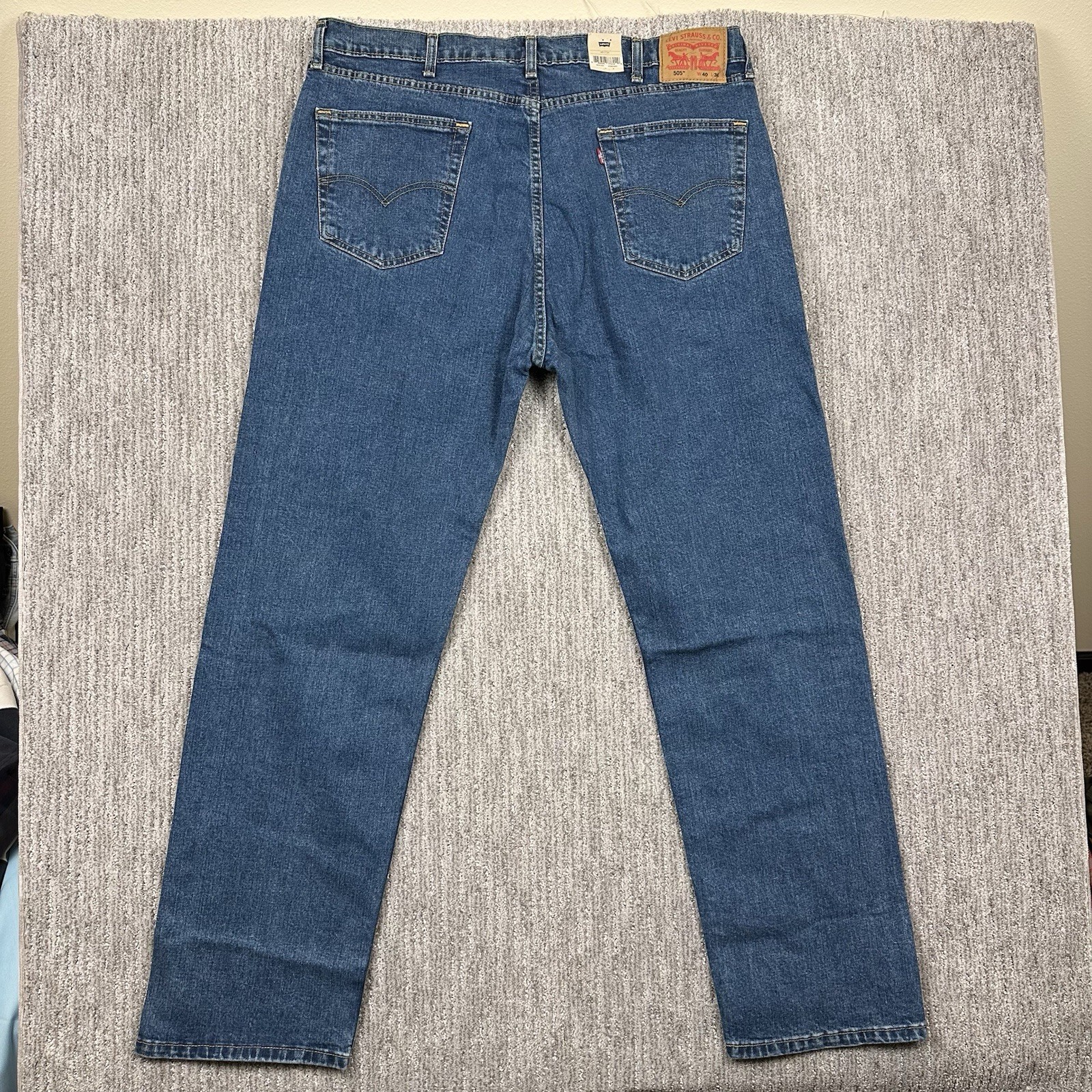 NWT LEVI’S 505 Regular Size 40 x 34 Medium Wash Room At Thigh Men Jeans MSRP $69