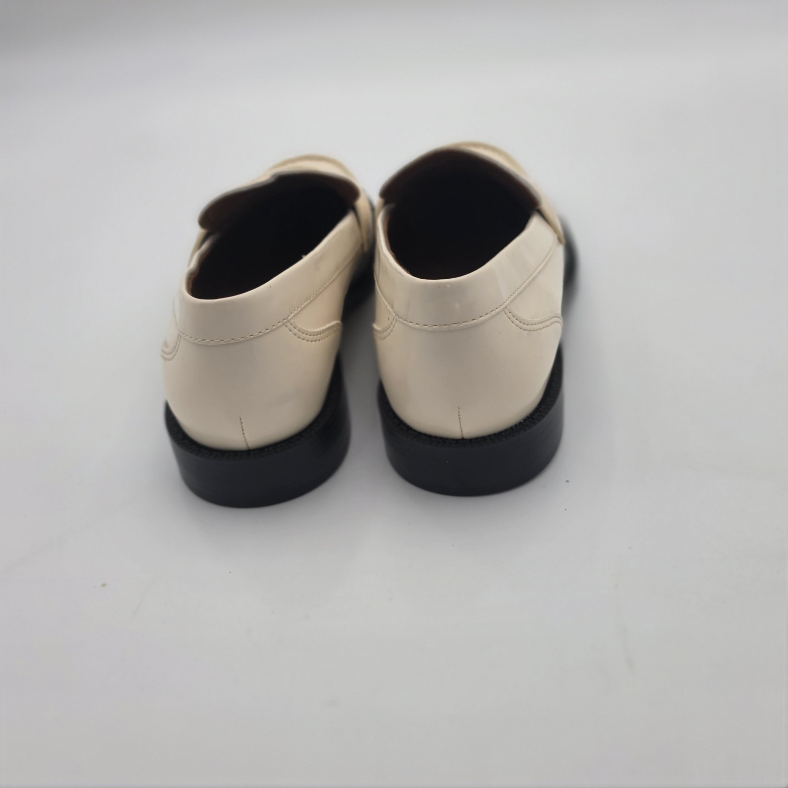 Franco Sarto Cream Loafers Size 5M Women’s Slip-On Classic Preppy Chic NEW
