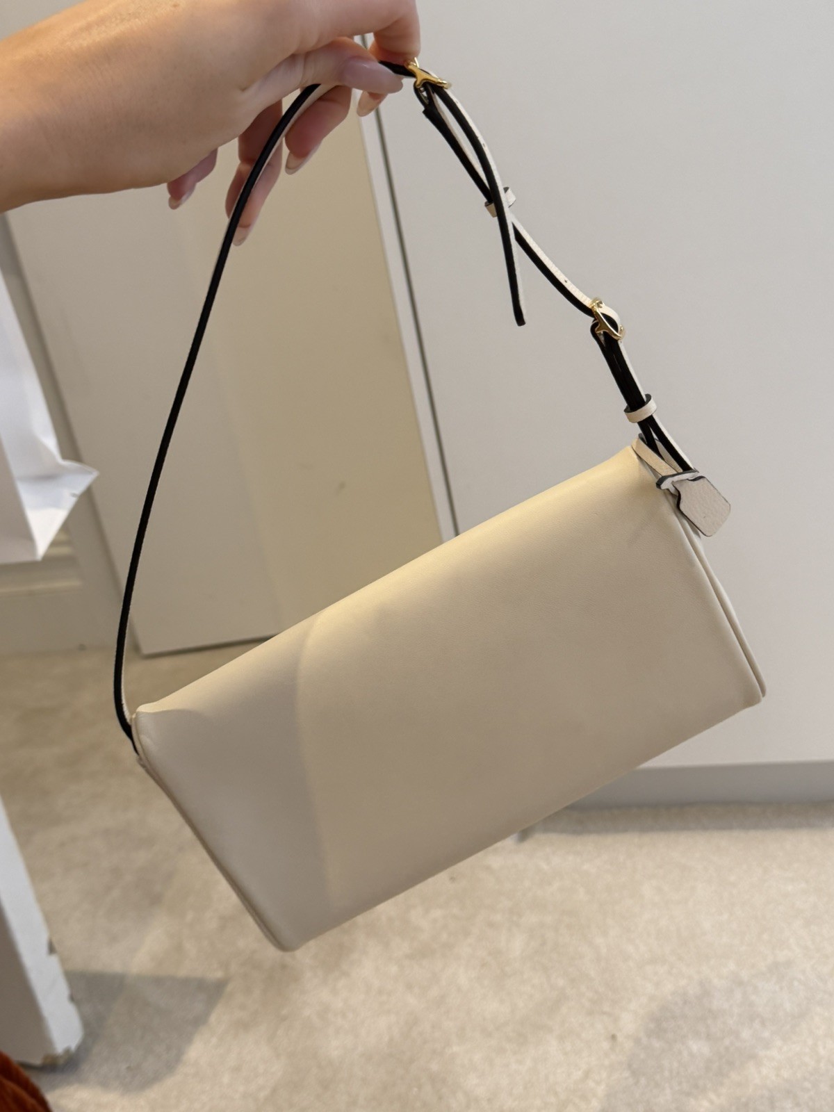 Valentino Garavani DeVain Small Nappa Shoulder Bag – Brand New – Cream
