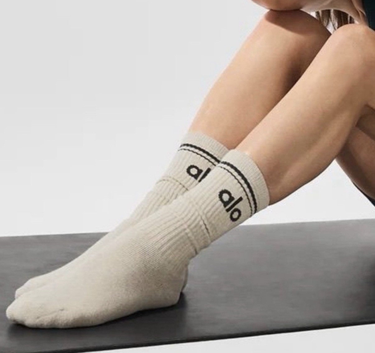 alo 2 Pairs Unisex Logo Crew Socks Size M Half-Crew & Throwback Multicolor