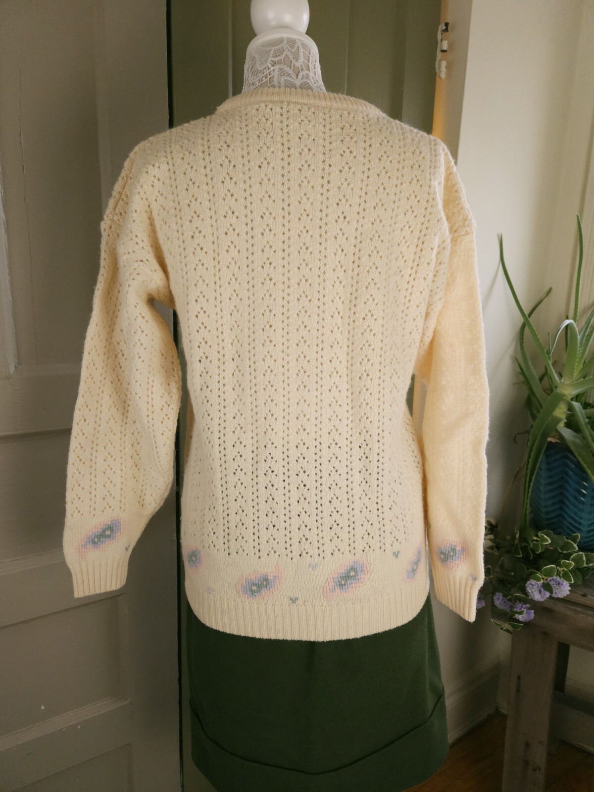 J.G. Hook Vintage Wool Cream Pointelle Needlepoint Embroidered Sweater Medium