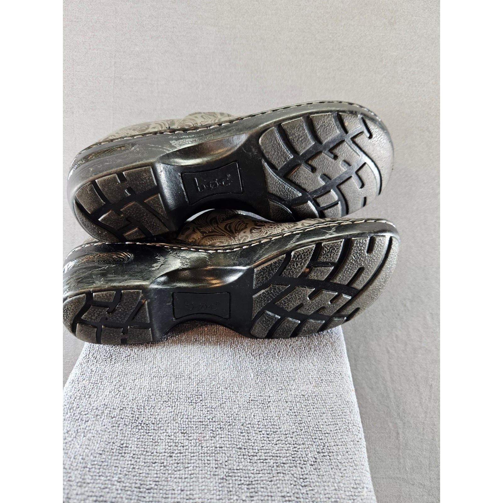 BOC Born Concept Womens Embossed Floral Clogs Metallic Pewter Slip On Shoes