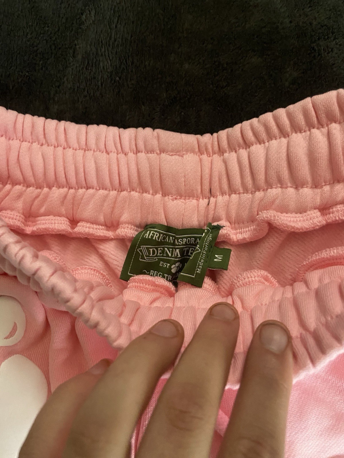 DENIM TEARS Black/Pink Fleece Sweat Shorts Cotton Wreath