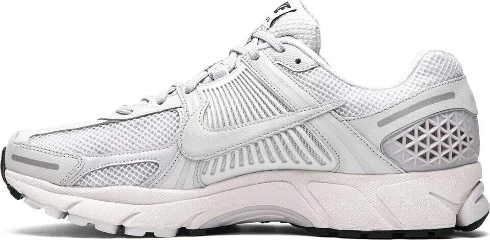 NEW Nike Zoom Vomero 5 Men’s Size 10.5 Vast Grey/Vast Grey-Black-Sail BV1358-001