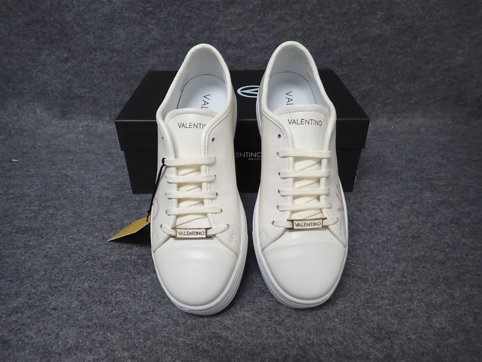 NEW Valentino Dalia Italian Leather Sneakers Off White Women’s 8.5 (SS78)