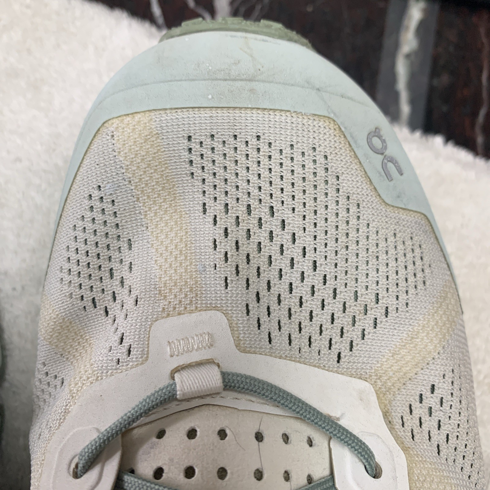 ON Running Women’s US 10.5 Cloudventure White/Moss