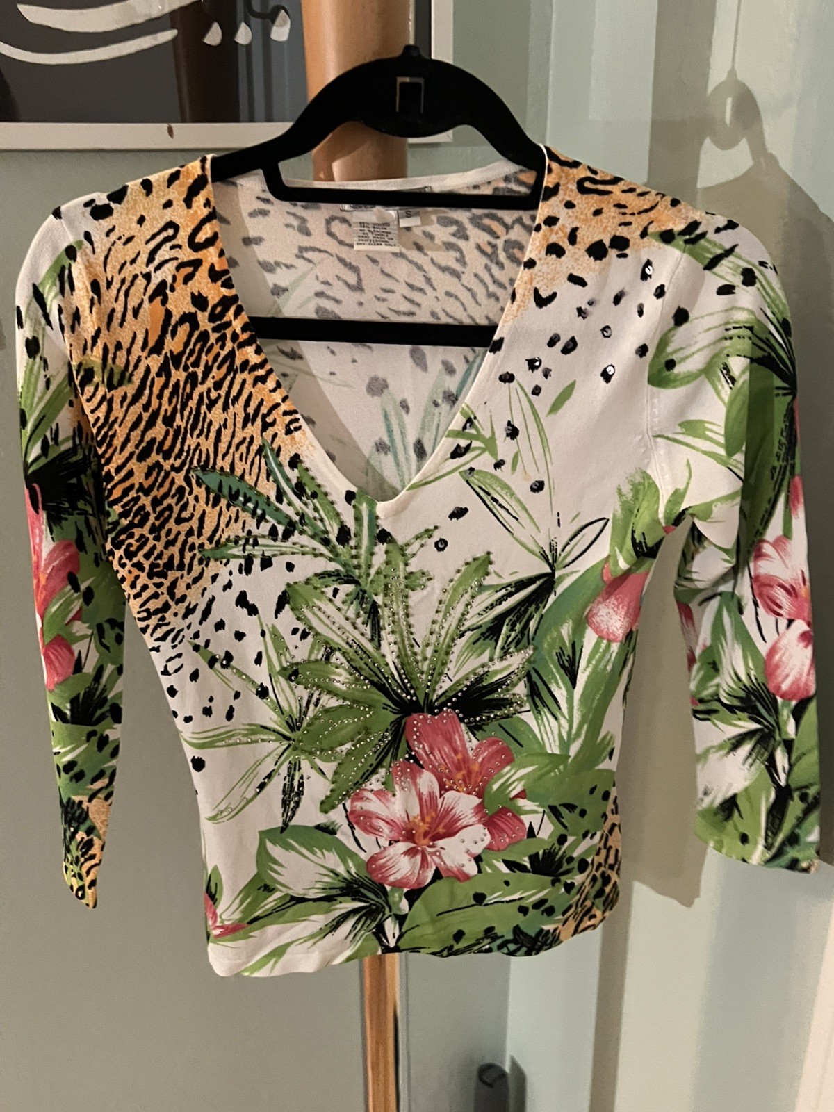 Alberto Makali Colorful Small V-Neck Blouse Top Crinkle Sequin Embellished Light