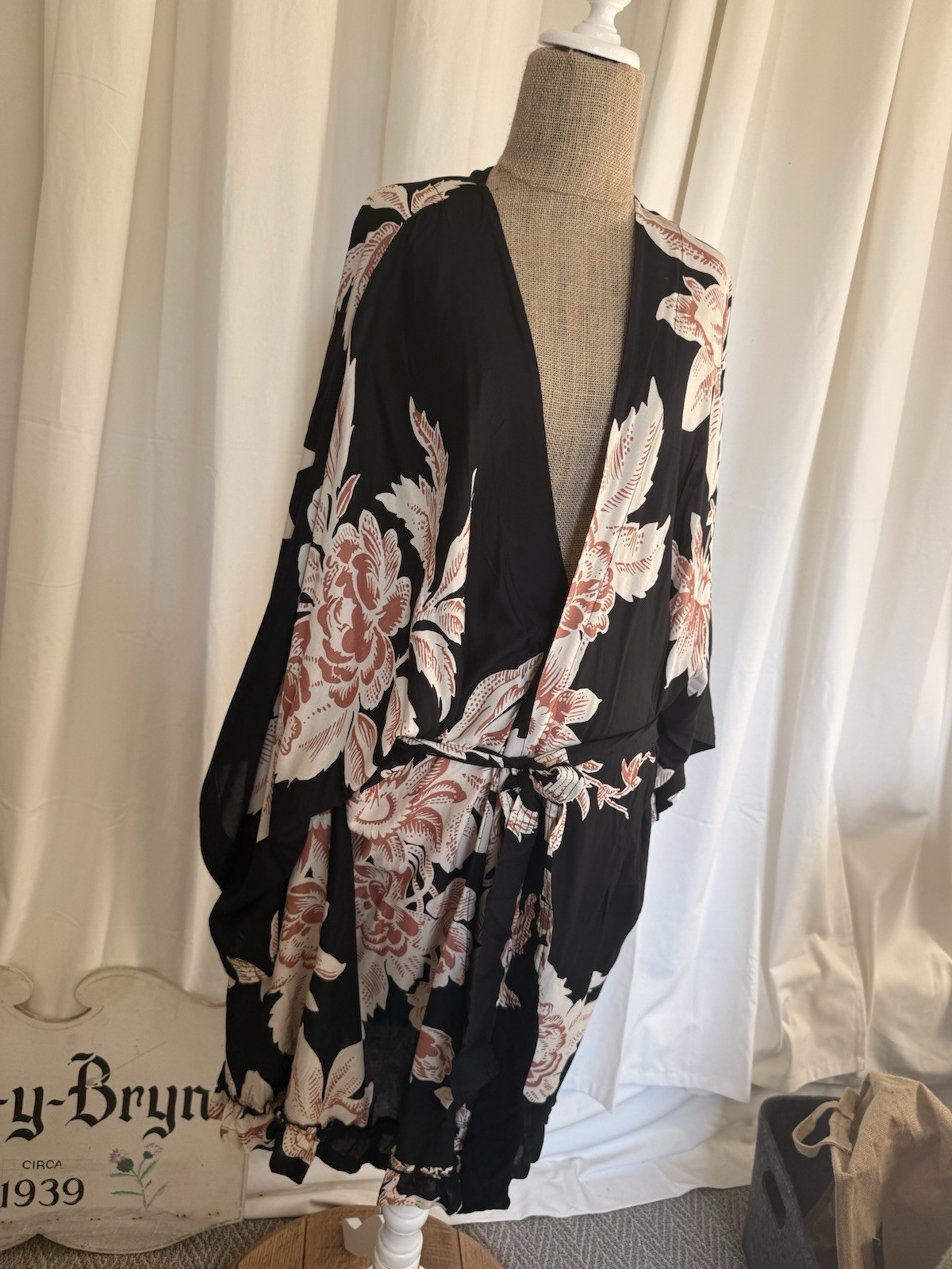 By Anthropologie Long Sleeve Duster Kimono Black+Pink Tropical Flower SZ 2X READ