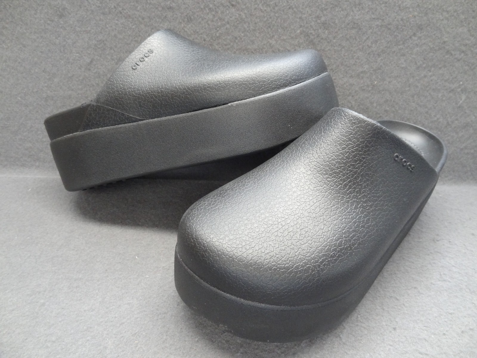 NEW Crocs Women 9 Dylan Black 2.2″ Platform Slip-On Clogs Retro Croslite 209869