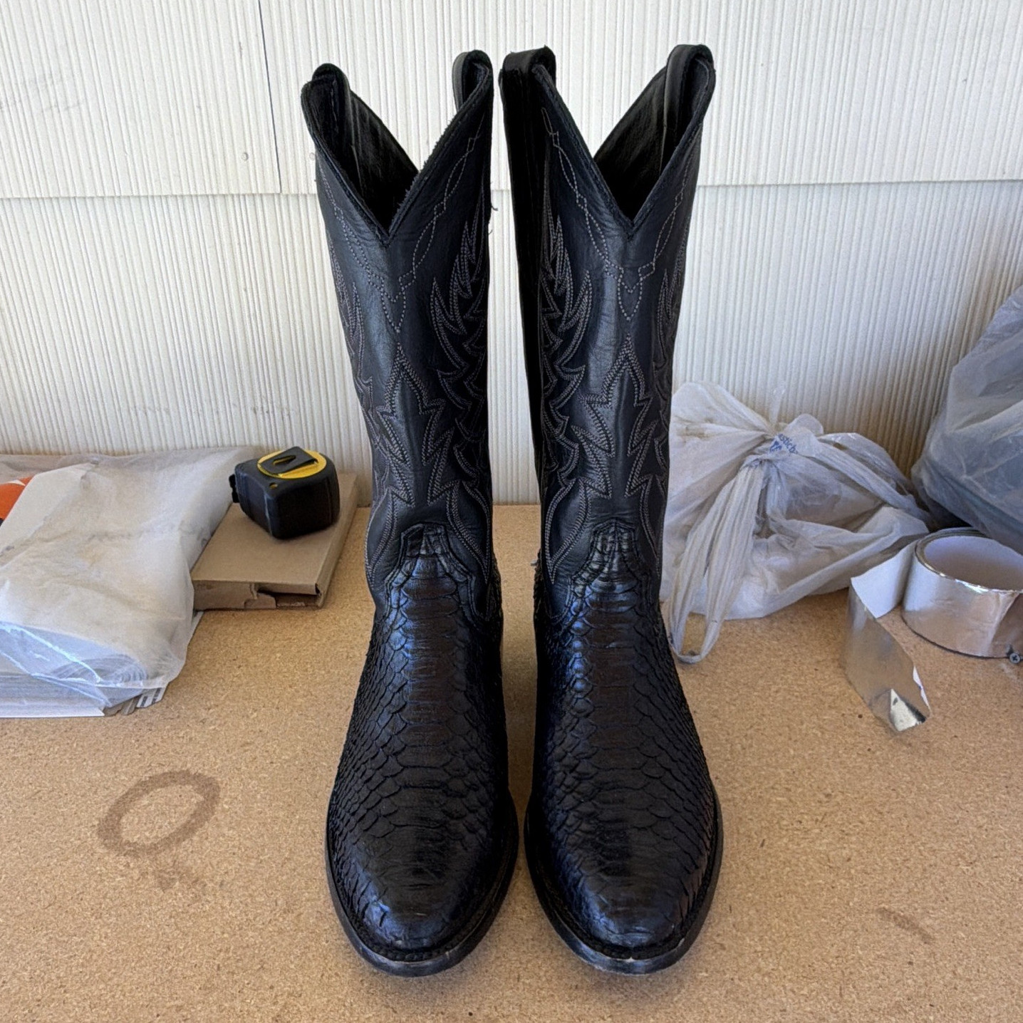 CAVENDER’S MEN’S BLACK PYTHON R TOE EXOTIC COWBOY BOOTS