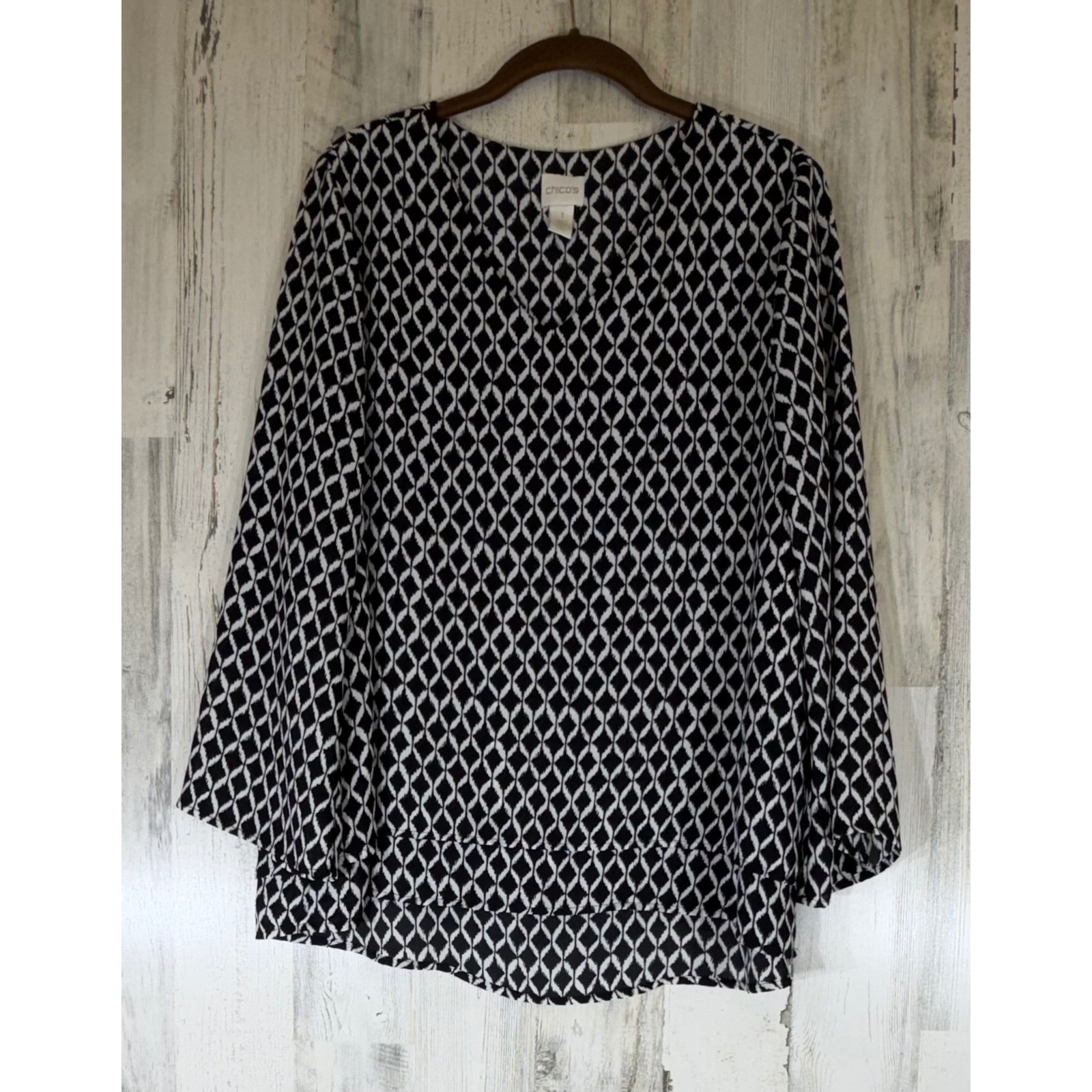 Chicos Blouse Size 1 or Medium Black White Ikat V-Neck Tunic High-Low Layered