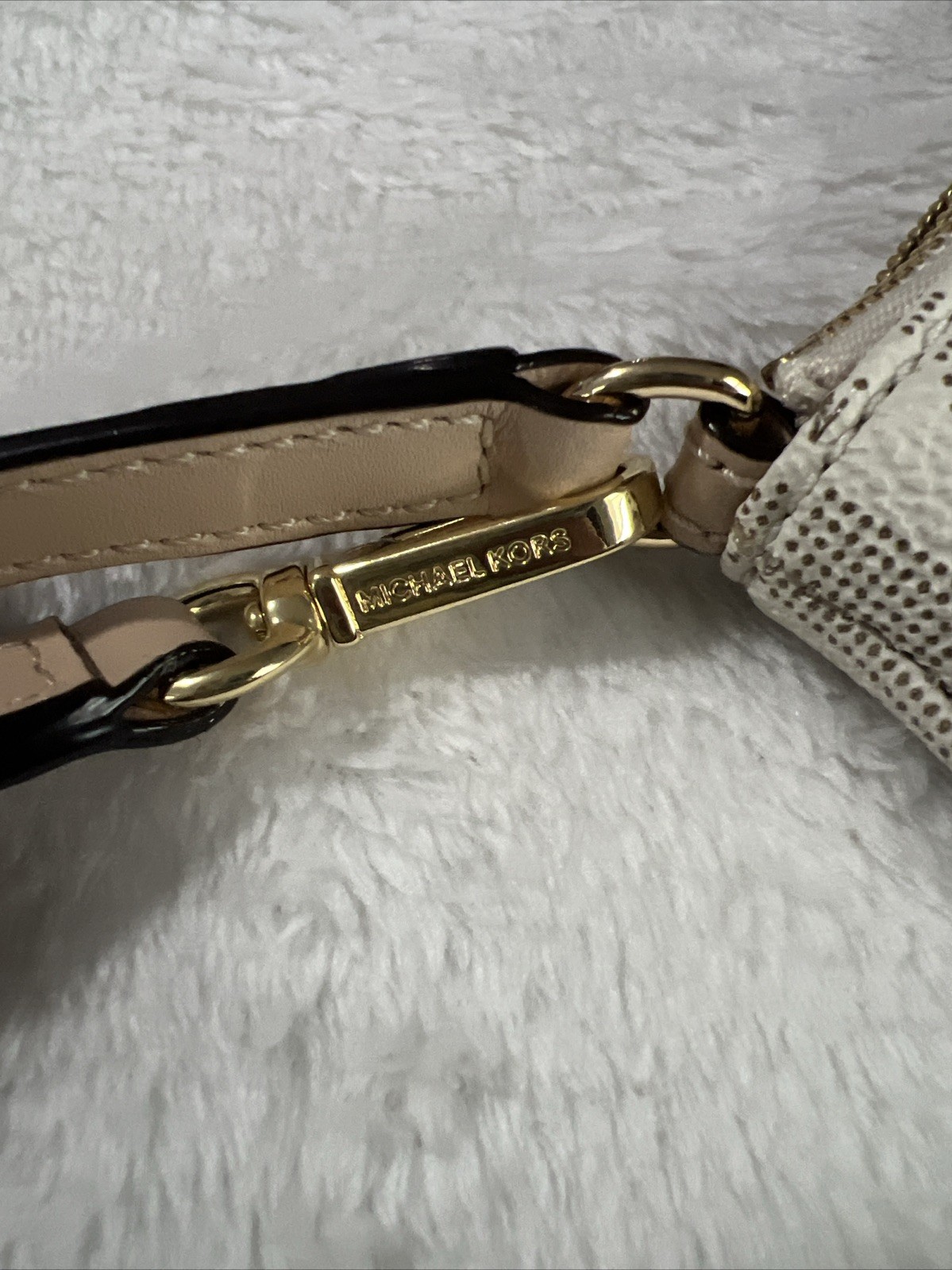 MICHAEL KORS JET SET MK LOGO TOP ZIP VANILLA WRISTLET PURSE