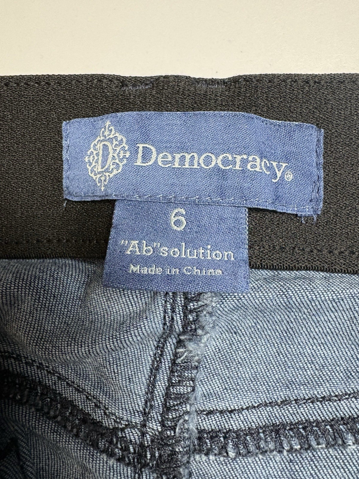 Democracy Blue Jeans Women’s “Ab” Solution Tapered Leg Comfort Waist Size 6