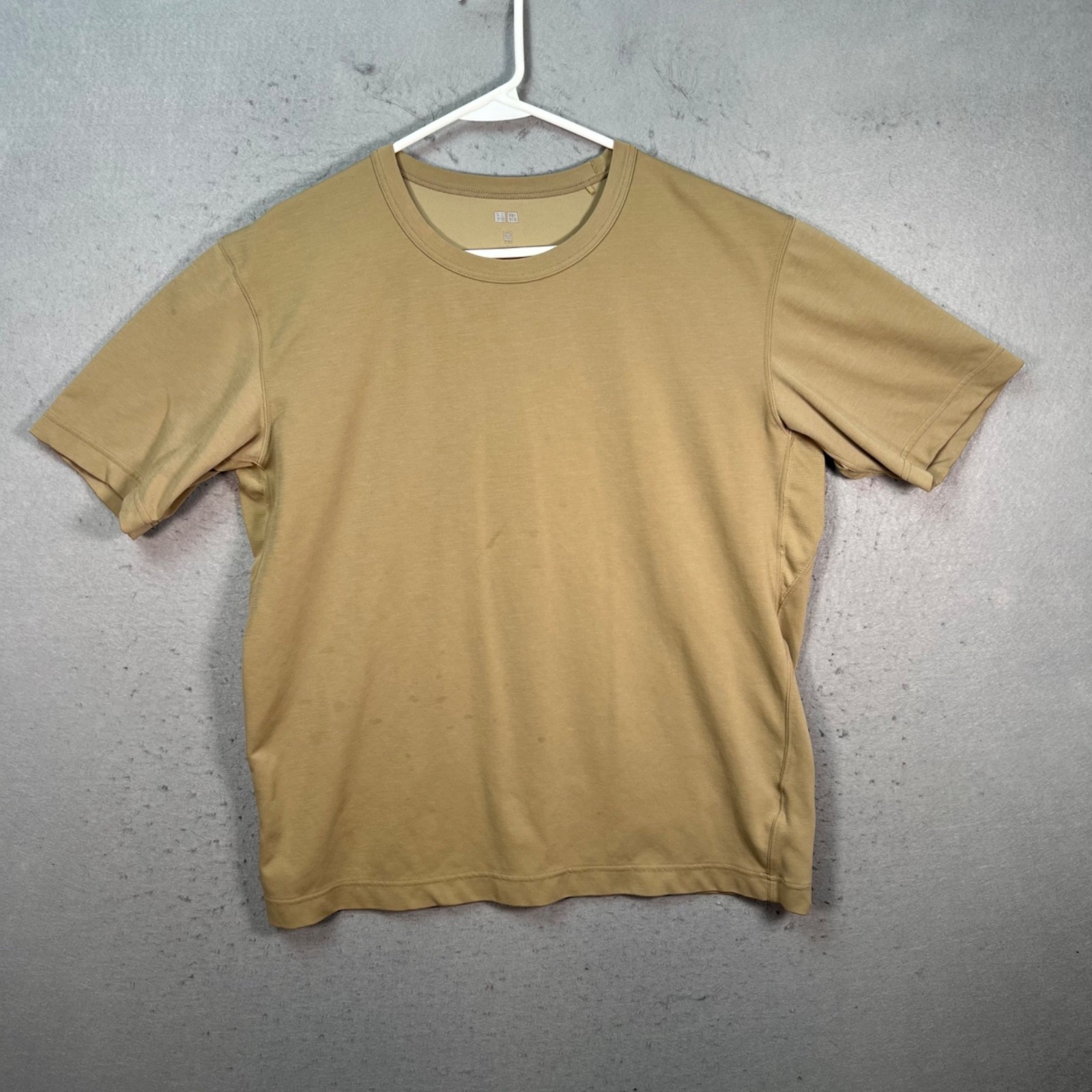 Uniqlo Dry Ex Mens Size Large Beige Crewneck Short Sleeve T-Shirt