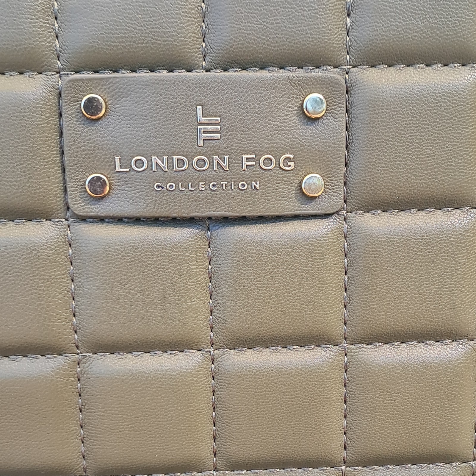 London Fog Green Quilted Zip-Around Wristlet Wallet, Organizer Card Pockets