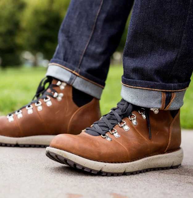 Danner Vertigo 917 Men’s Light Brown, New, Style 32381, Size 7 to 13