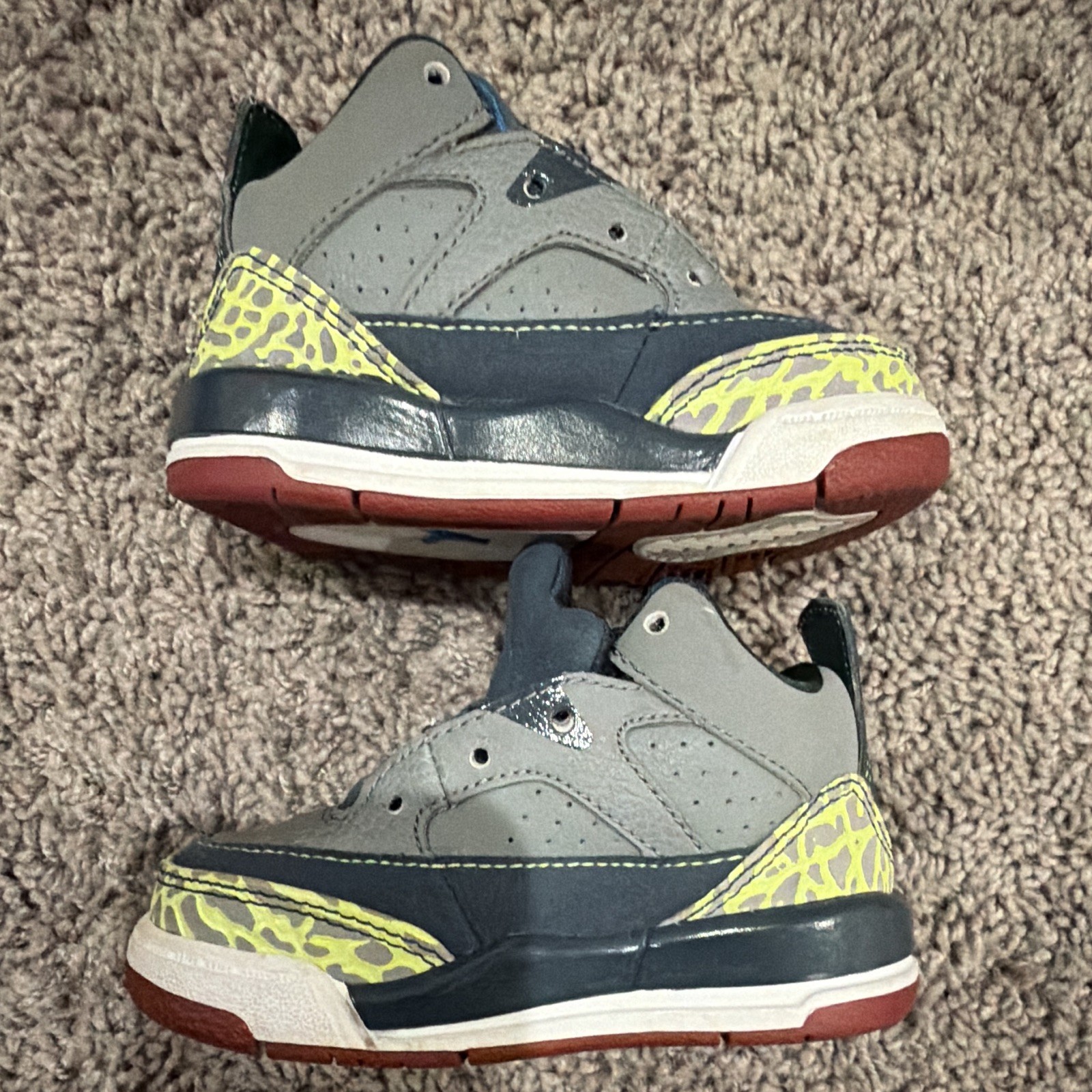 Jordan Air Jordan 3 Gray/Navy/Yellow Leather Kids US 5C Sneakers 832033-015