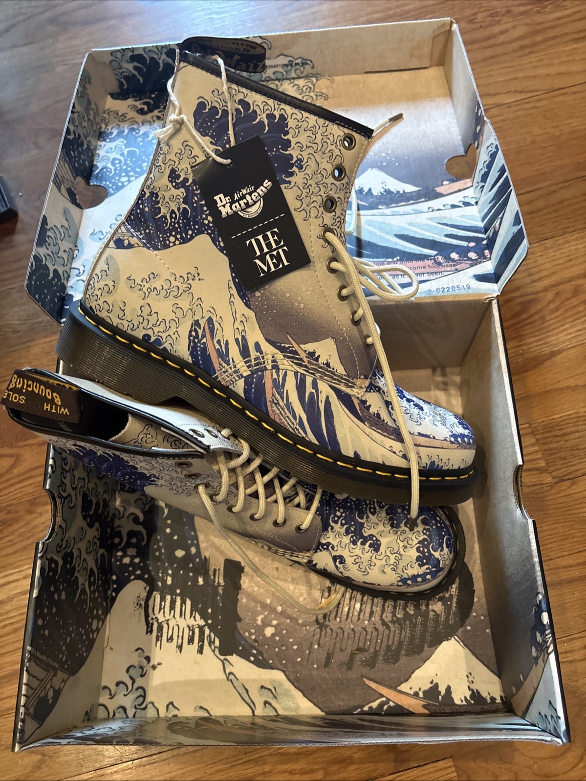 Dr. Martens 1460 The Met The Great Wave Limited Edition Leather Boots EU 45 BNWT
