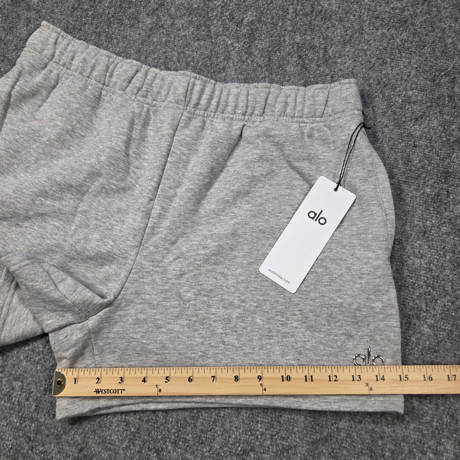 NWT Alo Yoga Accolade Short Womens Large Athletic Sweat Heather Grey Shorts Gray
