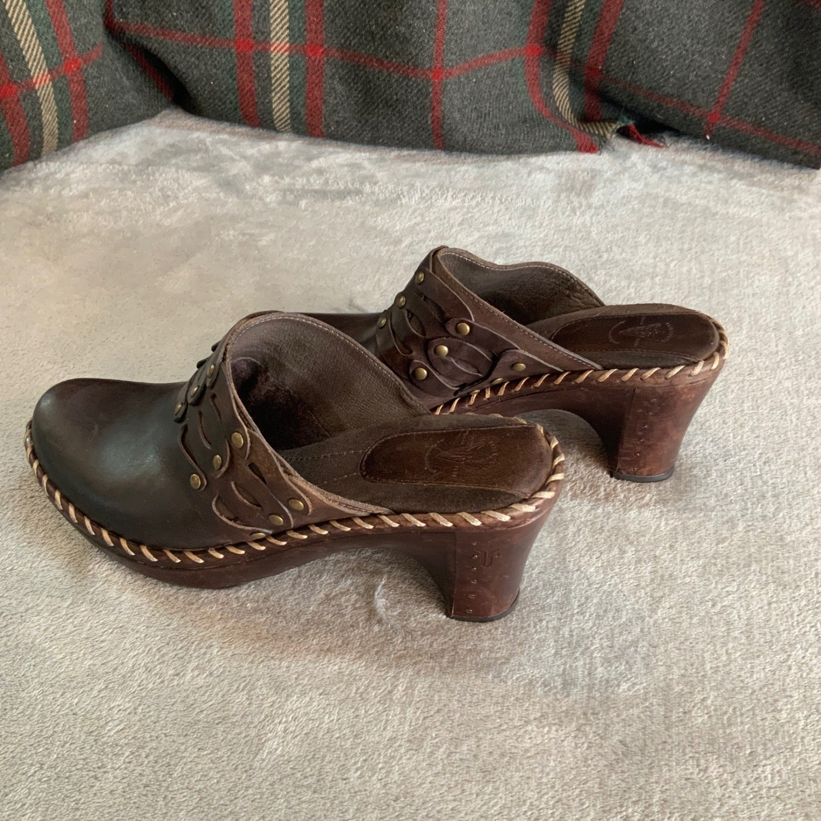 Frye Women Leather Stud Whipstitch Clog Mules Dk Brown Block Heel Round Toe 8.5