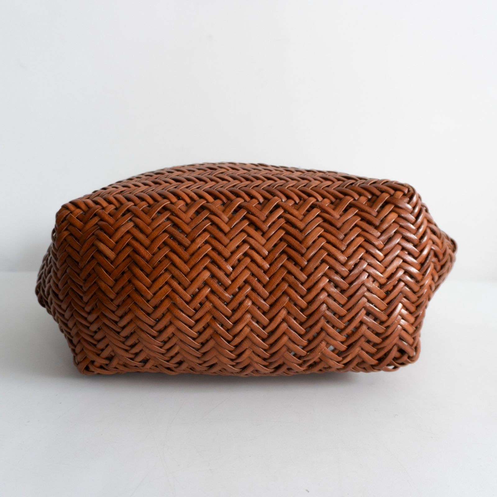Excellent Condition DRAGON Leather Mesh Hand Bag Woven Dragon 26060882