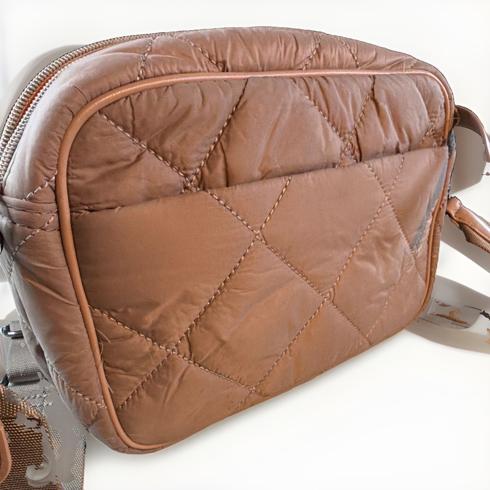 Haute Shore Quilted Brown Crossbody Bag Zip Closure Adjustable Strap Orange Int