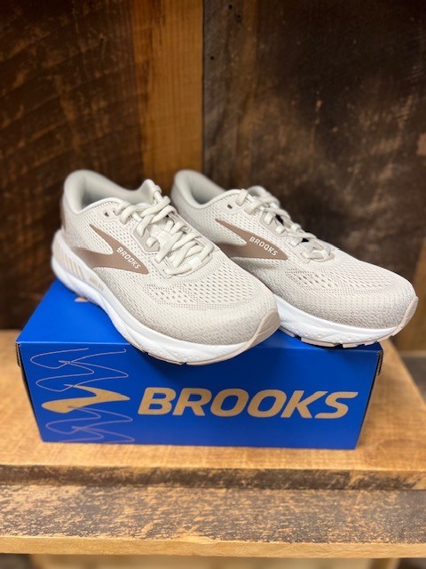 NIB Brooks 120414-135 Ariel GTS 24 Women’s Coconut Motion Control Shoe
