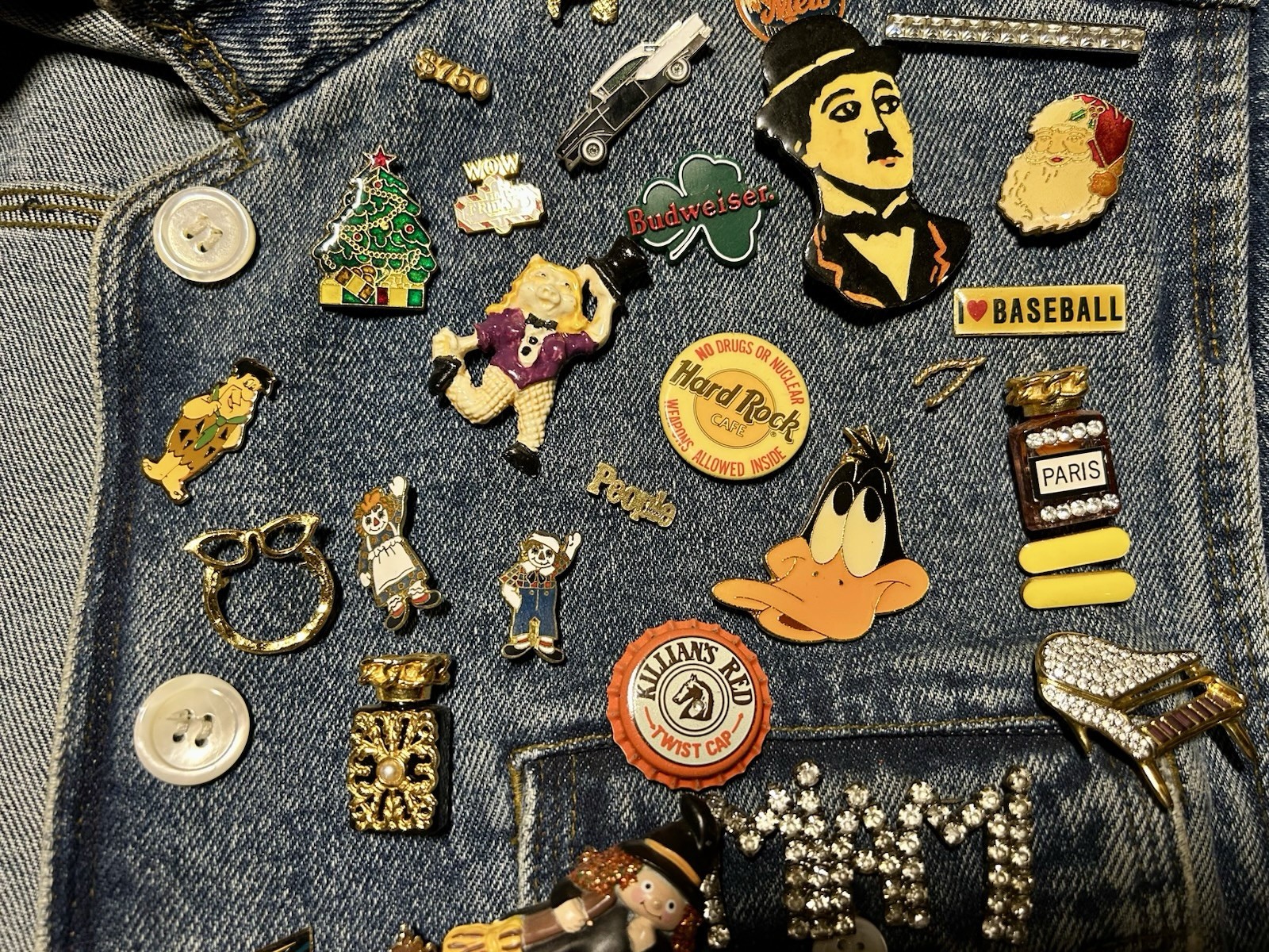 Vintage Kikit Denim Jacket Covered In 116 Vintage Pin & Brooch, See Pictures