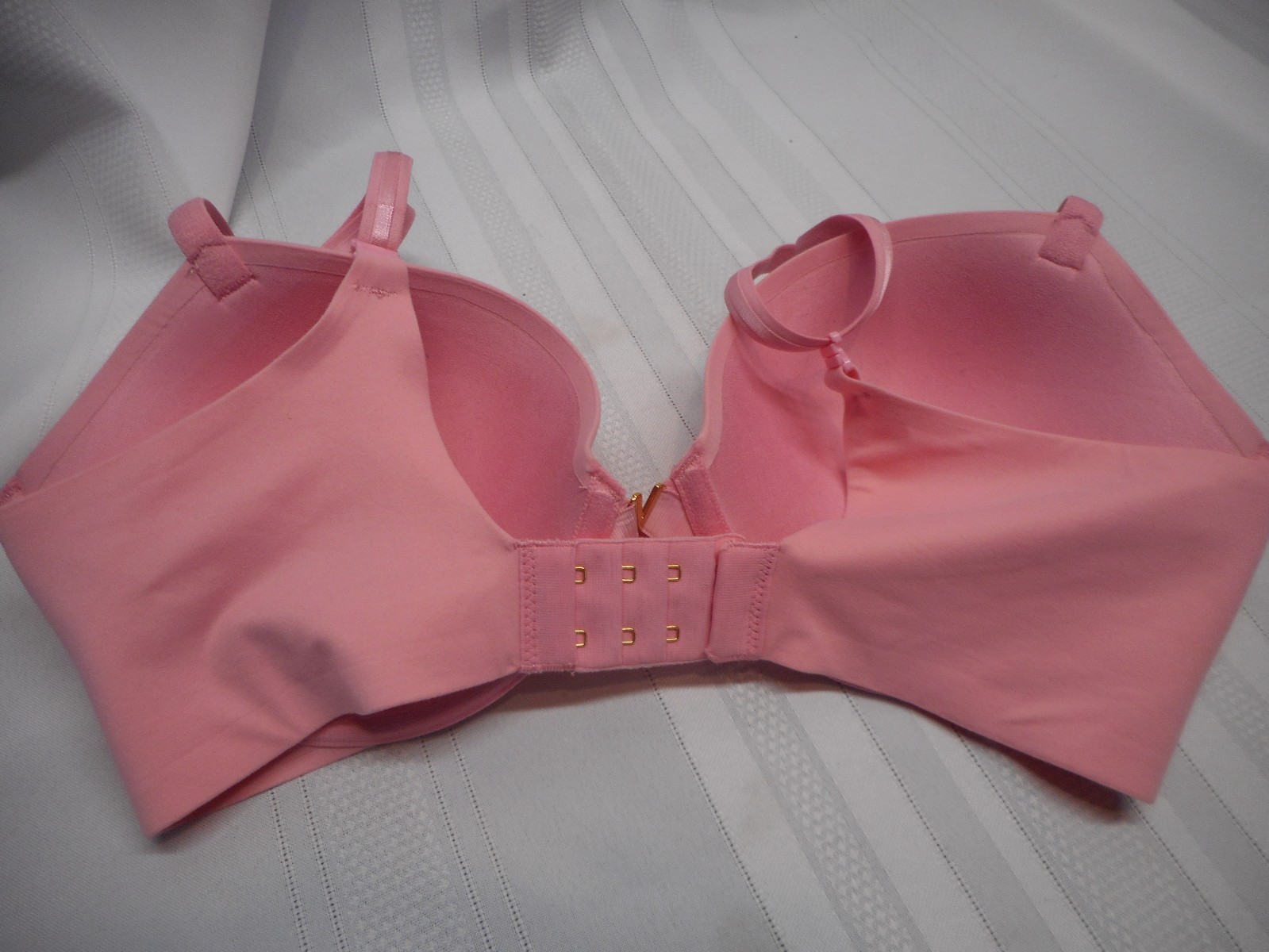 Victoria’s Secret Push-up Bra Underwire 32DD PINK