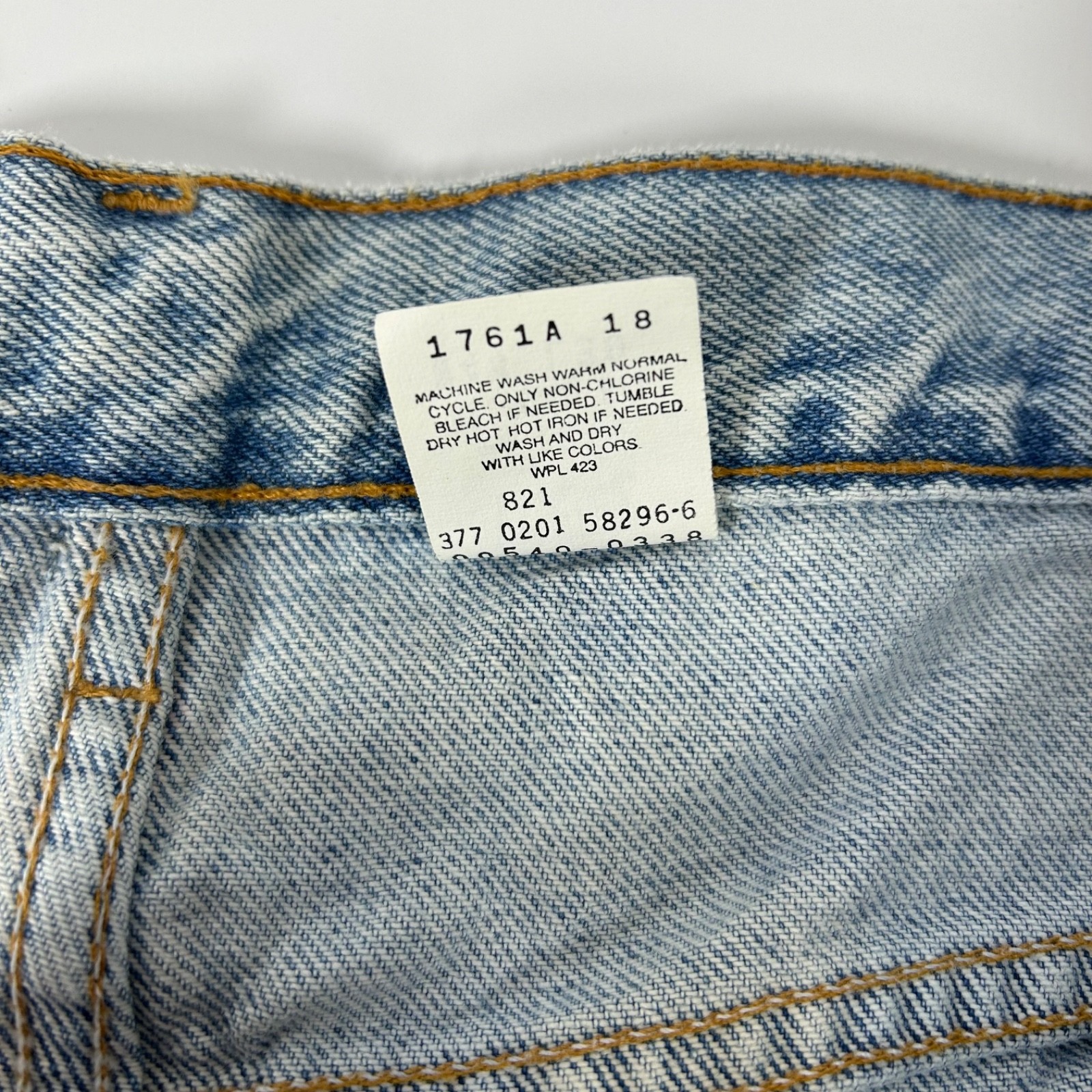 Vtg Levi’s 540 Jeans Men’s 44 x 30 Relaxed Fit Blue Denim Brown Tab Mexico Light