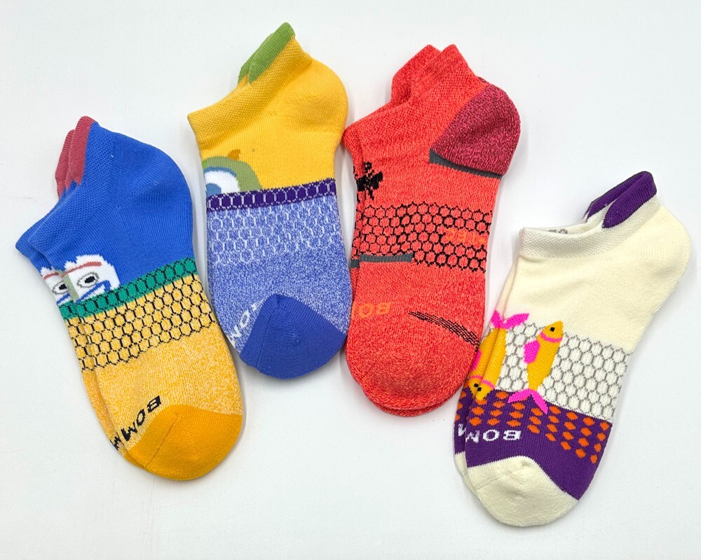 4 pairs Bombas Women’s cushion Ankle Socks Cushion Size Med 4 Colors Mix
