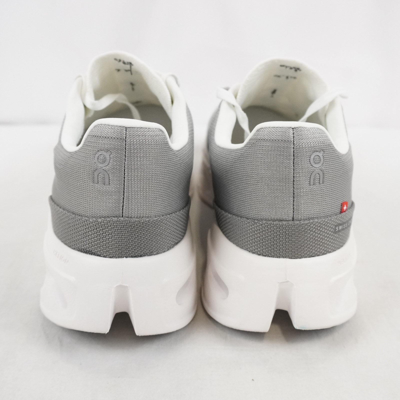 On Cloudeclipse Running Sneakers In Alloy/White – Men’s Size 12 (3MD30092547)