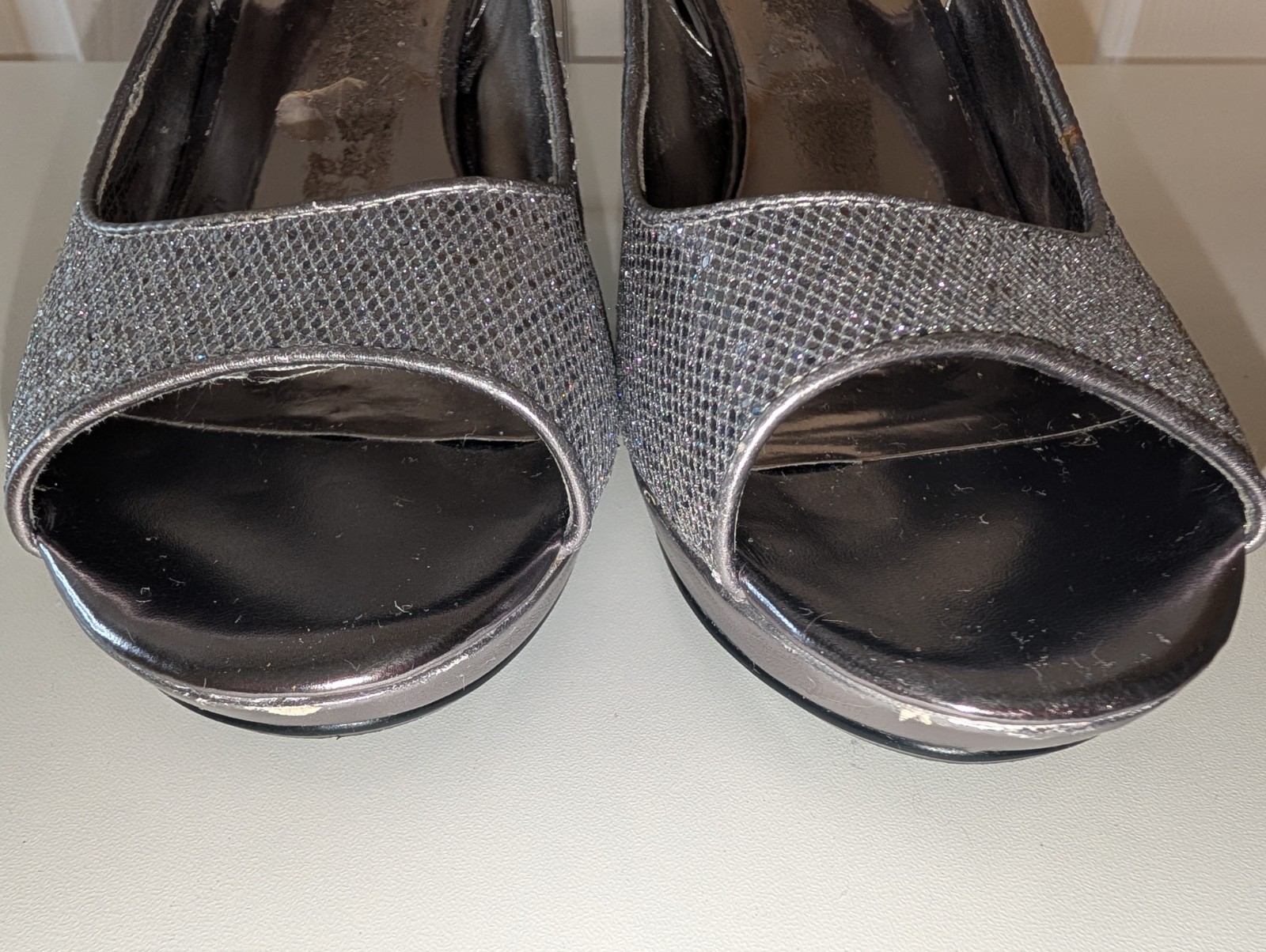 Nine West Sharina Silver Glitter Slingback Peep Toe Heels Size 9.5M Evening Shoe