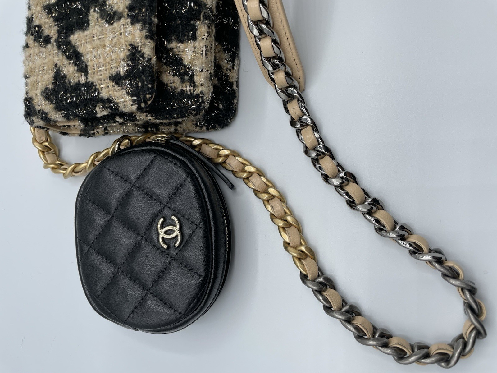 Rare Chanel 19 wallet on chain limited edition in beige and black Tweed