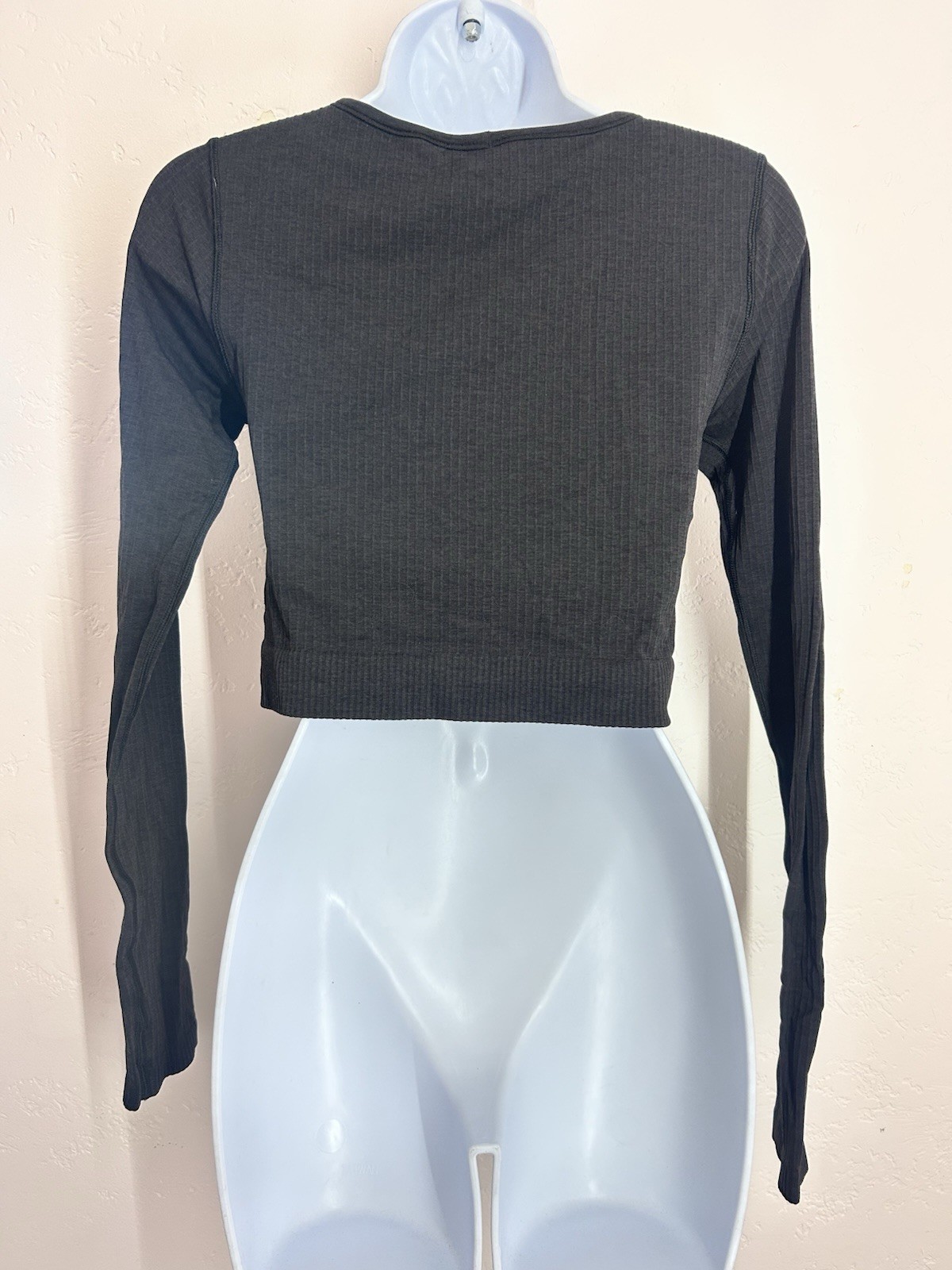 Lululemon Ebb to Street Cropped Long Sleeve Ribbed Bra Top size 8 Charcoal