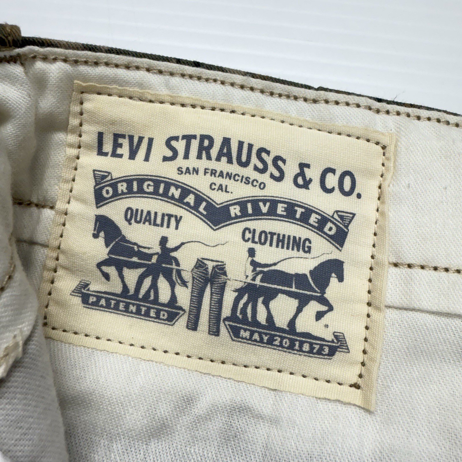 Levis Slim Straight Cargo Forest Camo Pants 32×30 Cotton Blend NWT USA Army