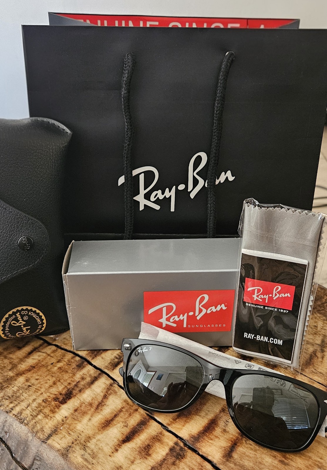 Ray-Ban ORB2132 New Wayfarer Black Frame Green Polarized Lens 55-18 UV400