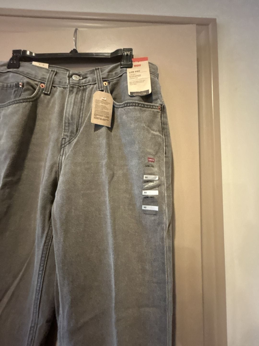 Levi’s Women’s Low Pro Straight-Leg Mid-Rise Jeans in Grey with Paint Splatter H