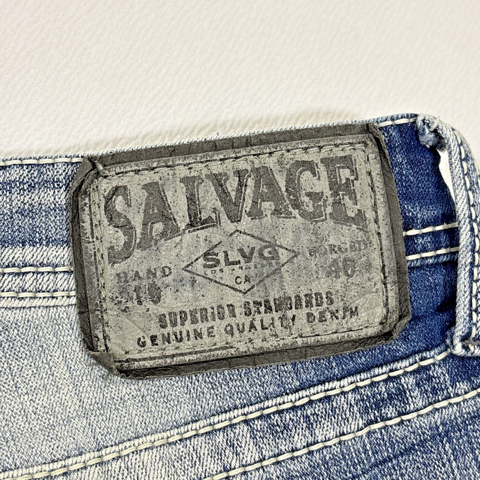 Salvage Buckle Mayhem Jeans Mens 33R Straight Fit Light Wash Whiskered Denim EUC