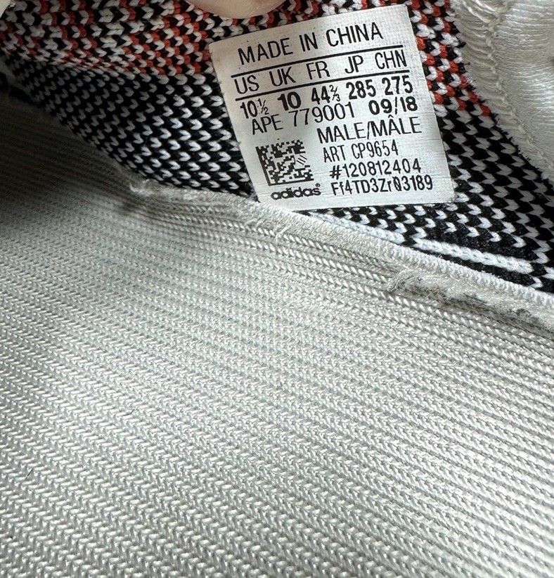 Adidas Yeezy Boost 350 V2 Zebra Men’s 10.5 White Black Primeknit Sneakers CP9654